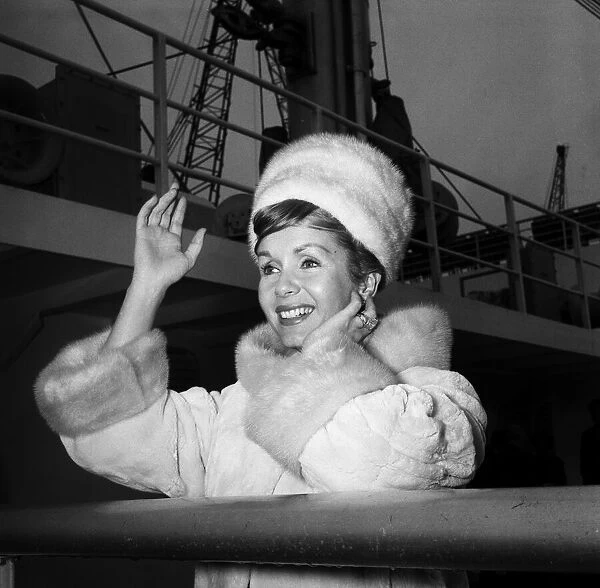 Debbie Reynolds pictured at Southampton on arrival from New York. 28th April 1963