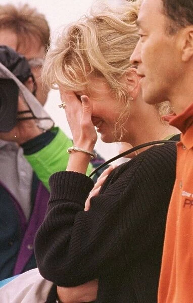Debi Watts the wife of golfer Brian Watts in tears as her husband loses the play off in