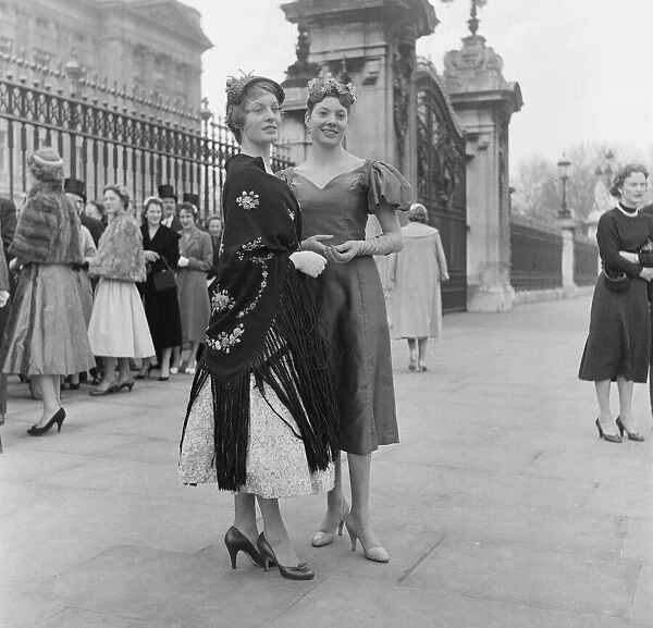 Debutantes at Buckingham Palace. Today, 500 debutantes were presented before the Queen