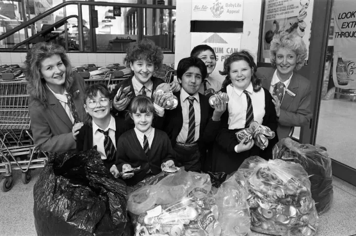 Framed Print : Deighton High School pupils are pictured presenting 1, 000 aluminium cans to Diane Lodge