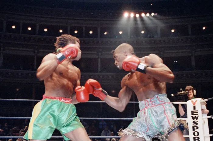Framed Print : Del Bryan v Kirkland Laing for the British Welterweight Title, Royal Albert Hall Framed Print : Del Bryan v Kirkland Laing for the British Welterweight Title, Royal Albert Hall