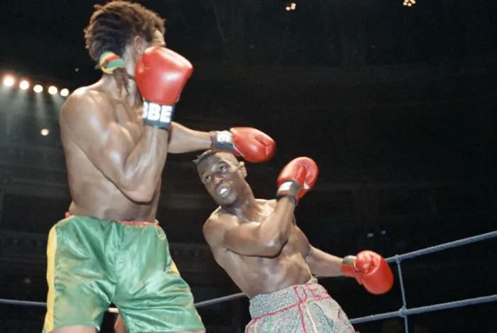 Framed Print : Del Bryan v Kirkland Laing for the British Welterweight Title, Royal Albert Hall