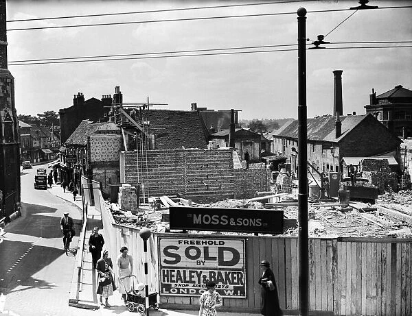 Demolition of Coads to make way for Burton s, Uxbridge 1936