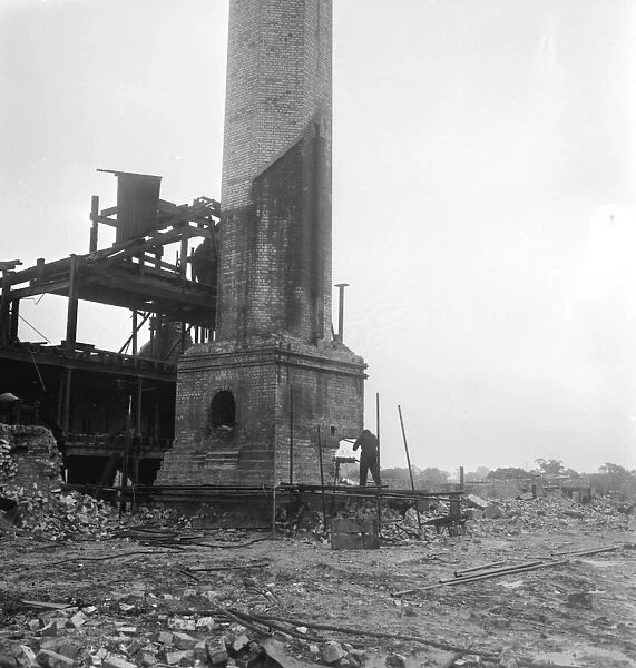 Demolition of Kingsteignton Pottery chimney in October 1968