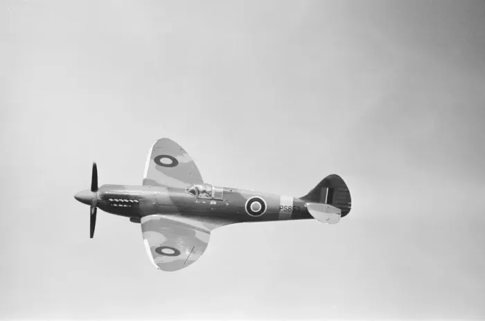 Framed Print : Demonstration by a Supermarine Spitfire MK19 of the Battle of Britain Memorial Flight