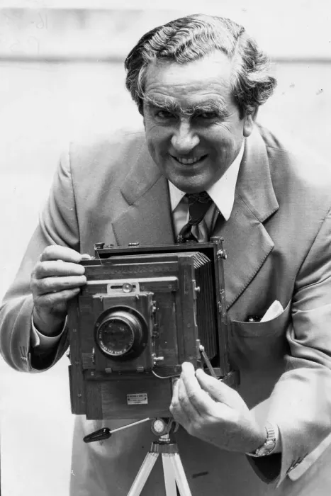 Framed Print : Denis Healey with antique half-plate camera - 21st January 1981 Framed Print : Denis Healey with antique half-plate camera - 21st January 1981