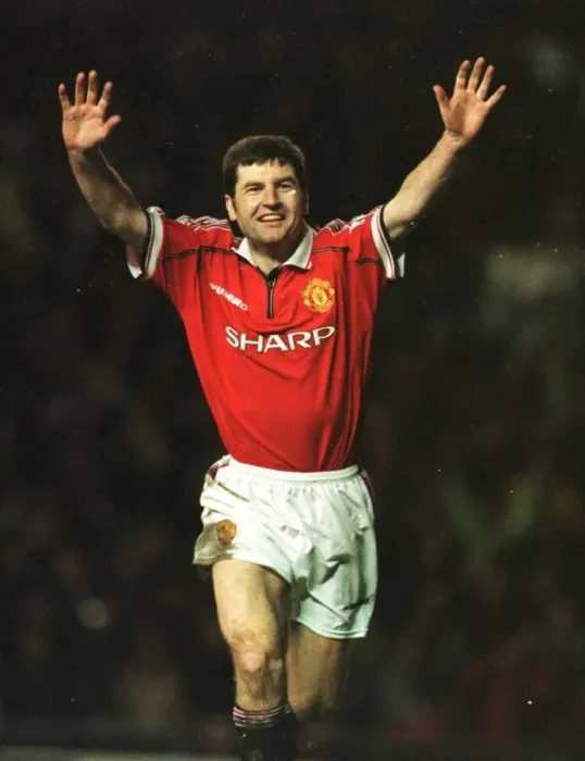 Framed Print : Denis Irwin Manchester United celebrates January 1999 after scoring from the penalty spot Framed Print : Denis Irwin Manchester United celebrates January 1999 after scoring from the penalty spot
