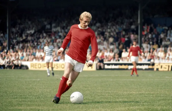 Framed Print : Denis Law in action for Manchester United during their English League Division One match