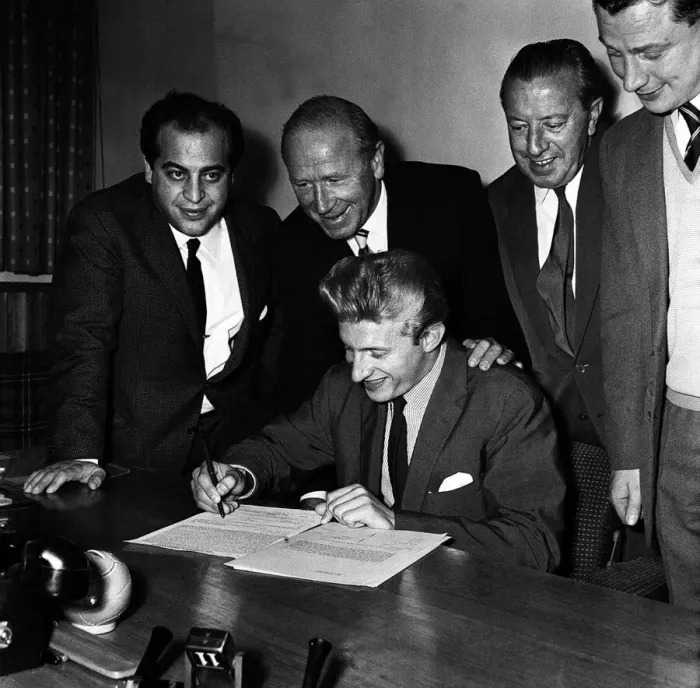 Framed Print : Denis Law signs for Manchester United witnessed by Manchester United Manager Matt Busby