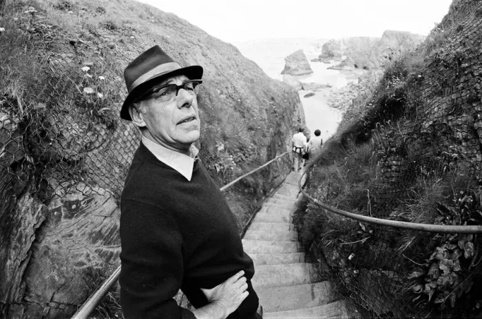 Framed Print : Denis Thatcher on holiday at Bedruthan, Cornwall. 10th August 1981 Framed Print : Denis Thatcher on holiday at Bedruthan, Cornwall. 10th August 1981