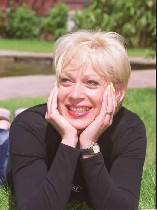 : Denise Welch Actress July 1999 Pictured at home in garden weby : Denise Welch Actress July 1999 Pictured at home in garden weby
