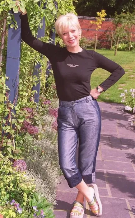 : Denise Welch Actress July 1999 Pictured at home in garden weby : Denise Welch Actress July 1999 Pictured at home in garden weby
