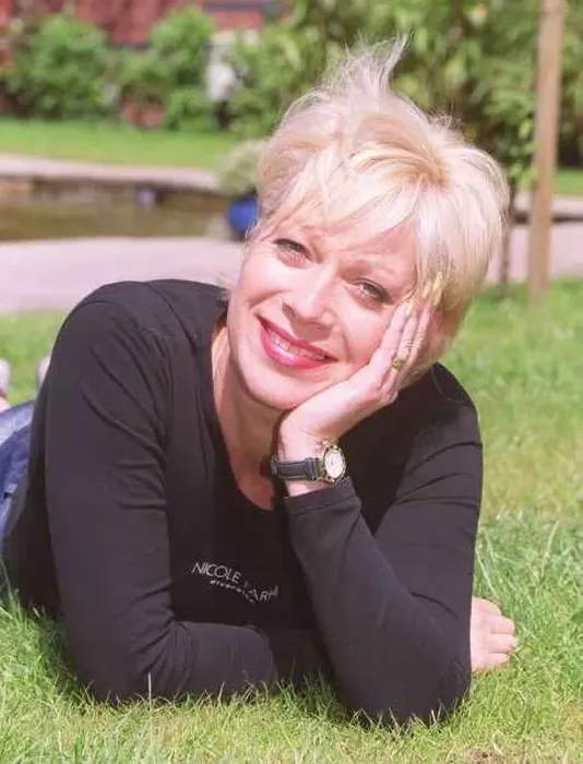 : Denise Welch Actress July 1999 Pictured at home in garden weby : Denise Welch Actress July 1999 Pictured at home in garden weby