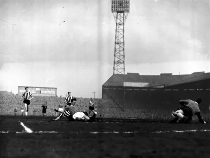 Framed Print : Dennis Viollet scoring for Manchester United against Newcastle United during their