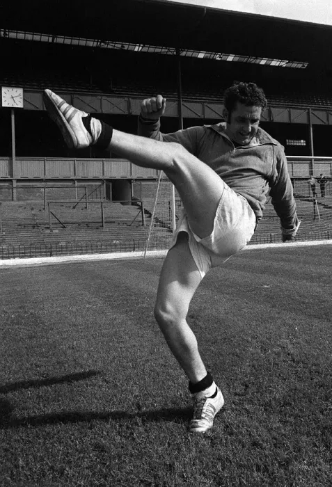 Framed Print : Derby County captain Dave Mackay during training exercises September 1969 Framed Print : Derby County captain Dave Mackay during training exercises September 1969