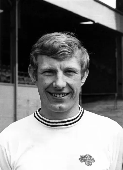 Framed Print : Derby County footballer Alan Hinton, 1969 Framed Print : Derby County footballer Alan Hinton, 1969