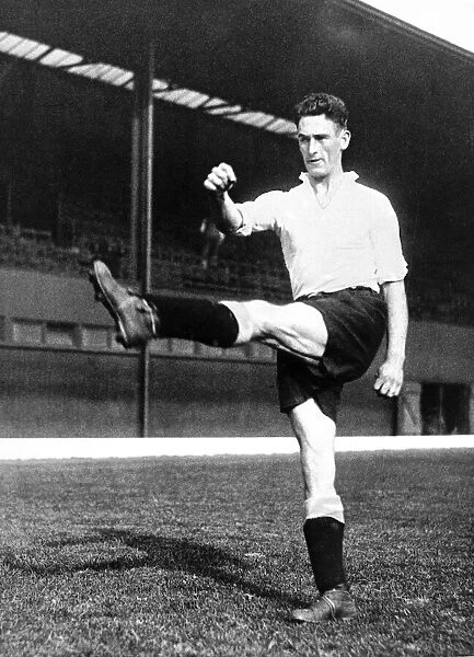 Derby County footballer Jack Bowers in training, 1932-33 season
