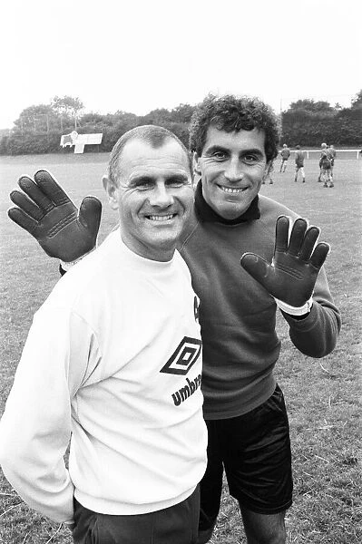 Derby County manager Arthur Cox with new signing Peter Shilton. 22nd July 1987