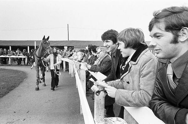Derby County players enjoy a day out at Uttoxeter races. 16th March 1973