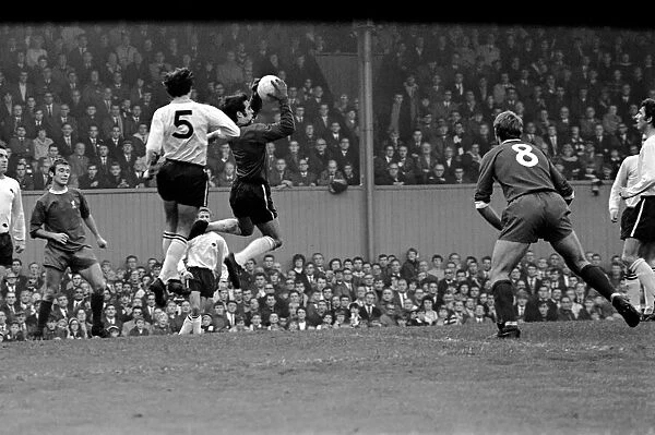 Derby v. Liverpool. Hector shoots. November 1969 Z10619-023