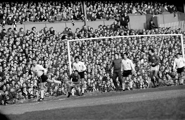 Framed Print : Derby v. Nottingham Forest. Dave Mackay heading clear. December 1969 Z11534-004
