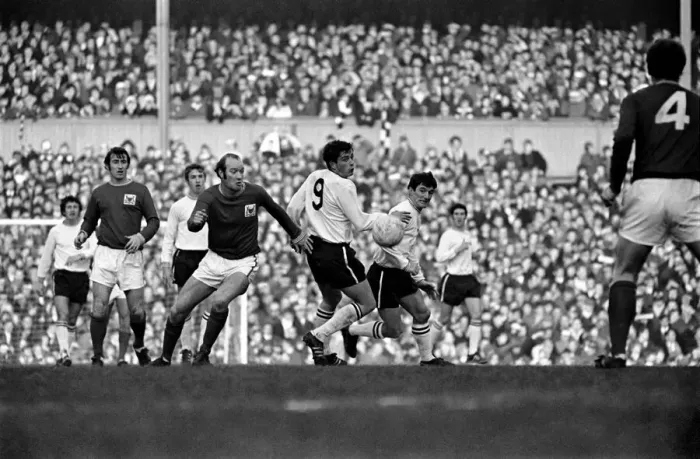 Framed Print : Derby v. Nottingham Forest. Hennessey O Hare and Carlin keep an eye on the ball Framed Print : Derby v. Nottingham Forest. Hennessey O Hare and Carlin keep an eye on the ball