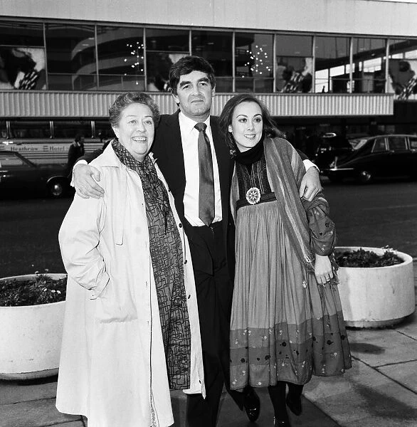 Derek Nimmo with Peggy Mount (left) and Paula Wilcox leaving Heathrow Airport for