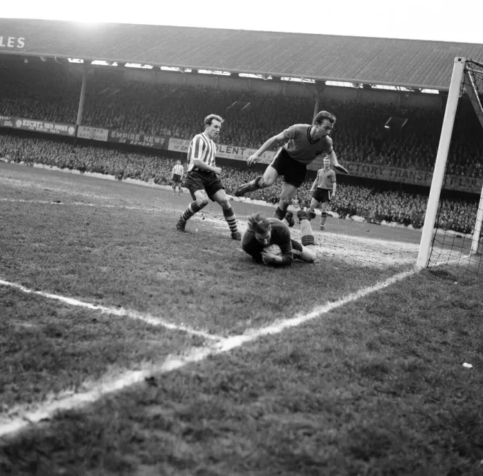 Framed Print : Derek Reeves Southampton v Watford, FA Cup match at The Dell, Saturday 30th January 1960 Framed Print : Derek Reeves Southampton v Watford, FA Cup match at The Dell, Saturday 30th January 1960