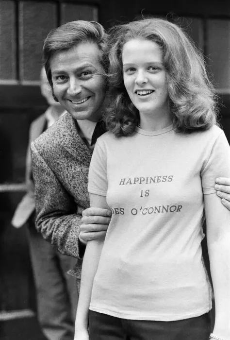 Framed Print : Des O Connor returns to the London Palladium for a four week engagement in the third Framed Print : Des O Connor returns to the London Palladium for a four week engagement in the third