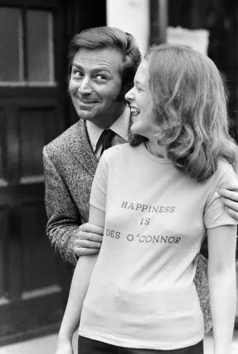 Framed Print : Des O Connor returns to the London Palladium for a four week engagement in the third Framed Print : Des O Connor returns to the London Palladium for a four week engagement in the third