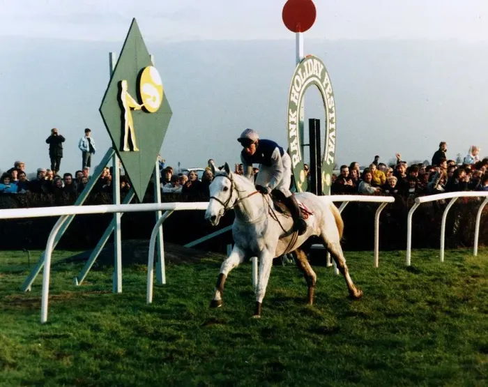 Framed Print : Desert Orchid winning the King George VI chase at Kempton - December 1989 Framed Print : Desert Orchid winning the King George VI chase at Kempton - December 1989