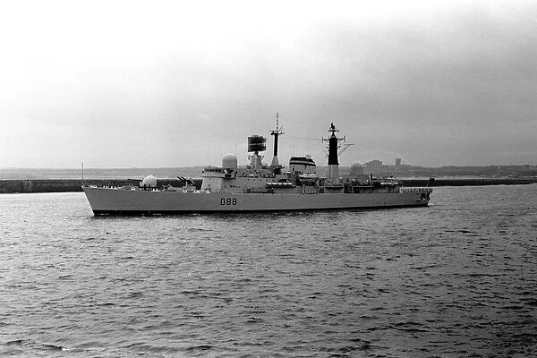The destroyer HMS Glasgow puts to sea from the River Tyne on her way to Portsmouth to be