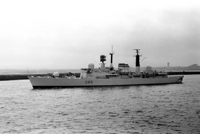 Framed Print : The destroyer HMS Glasgow puts to sea from the River Tyne on her way to Portsmouth to be Framed Print : The destroyer HMS Glasgow puts to sea from the River Tyne on her way to Portsmouth to be