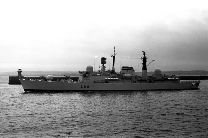 Framed Print : The destroyer HMS Glasgow puts to sea from the River Tyne on her way to Portsmouth to be Framed Print : The destroyer HMS Glasgow puts to sea from the River Tyne on her way to Portsmouth to be