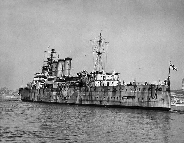 Devonshire being towed up harbour. May 1947 P009240