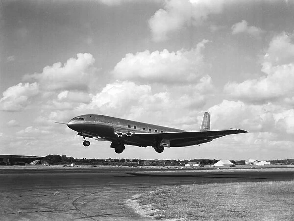 DH. Comet 1 put through its paces at the Farnborough air-show. 6th September 1949