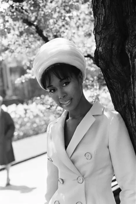 Framed Print : Diahann Carroll, American Singer and Actress, photo-call at Victoria Embankment Gardens Framed Print : Diahann Carroll, American Singer and Actress, photo-call at Victoria Embankment Gardens