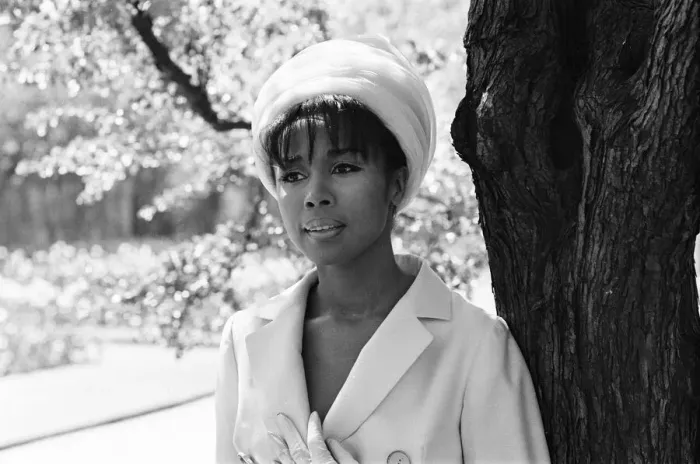 Framed Print : Diahann Carroll, American Singer and Actress, photo-call at Victoria Embankment Gardens Framed Print : Diahann Carroll, American Singer and Actress, photo-call at Victoria Embankment Gardens