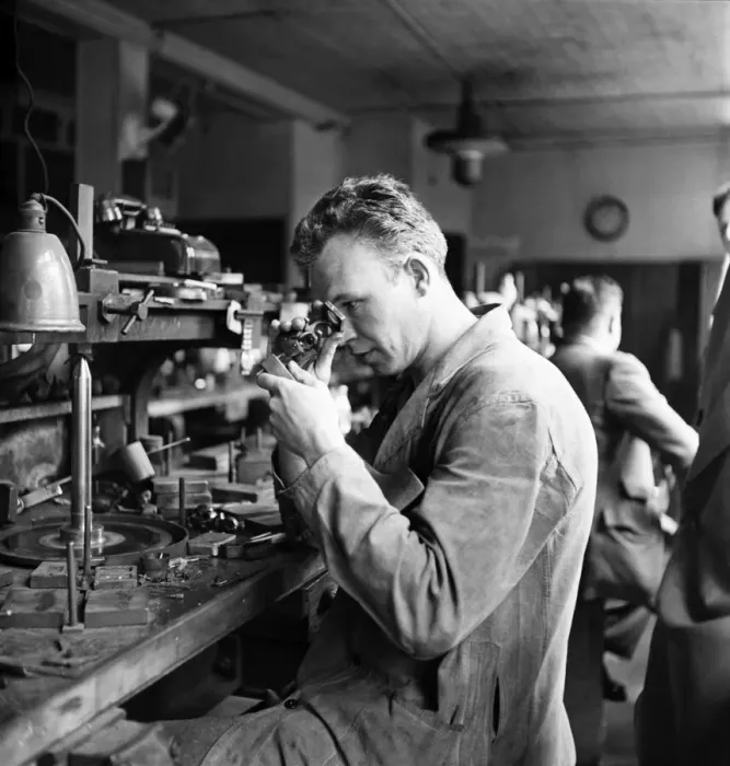 Framed Print : Diamond Cutters in a London diamond merchants. June 1952 C3023-002 Framed Print : Diamond Cutters in a London diamond merchants. June 1952 C3023-002
