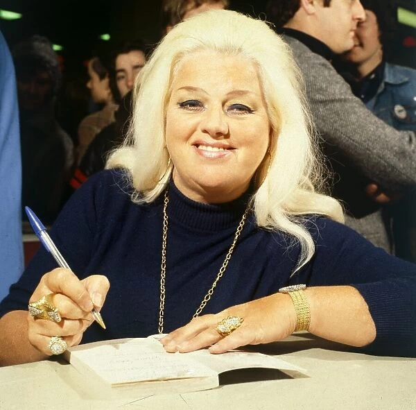 Diana Dors appearing in Coventry to sign copies of her second book '