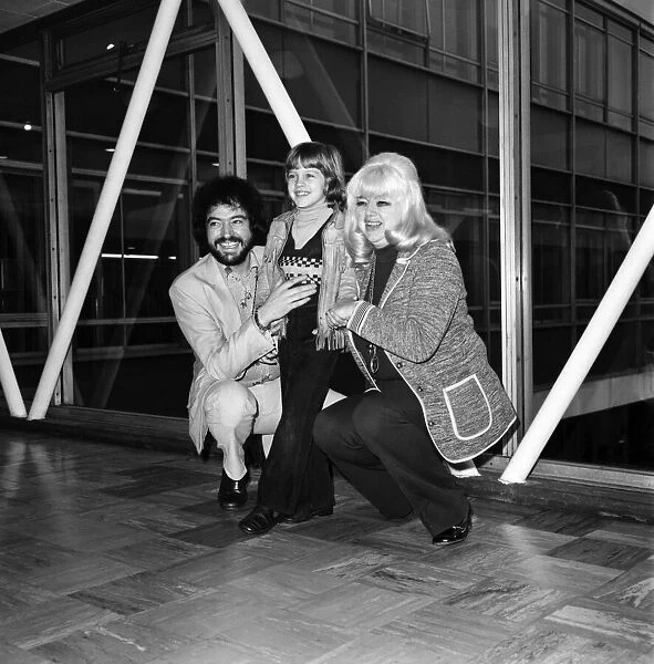 Diana Dors and Family. December 1975 76-00006-001