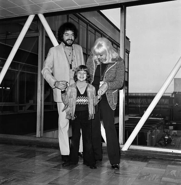 Diana Dors and Family. December 1975 76-00006-004