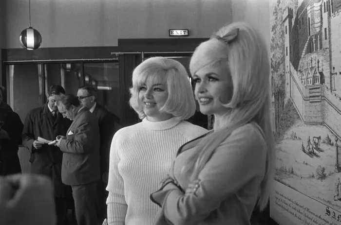 Framed Print : Diana Dors May 1967 actress with Jayne Mansfield In a Leeds Hotel Framed Print : Diana Dors May 1967 actress with Jayne Mansfield In a Leeds Hotel
