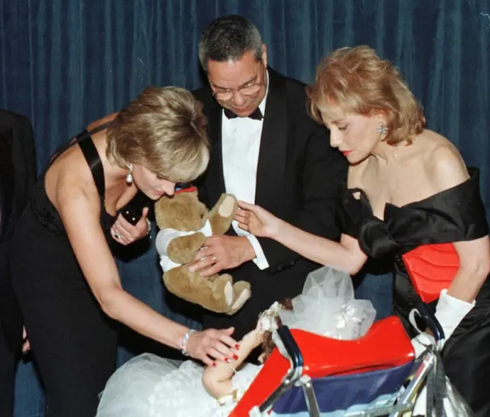 Framed Print : Diana, Princess of Wales accompanied by retired American general Colin Powell