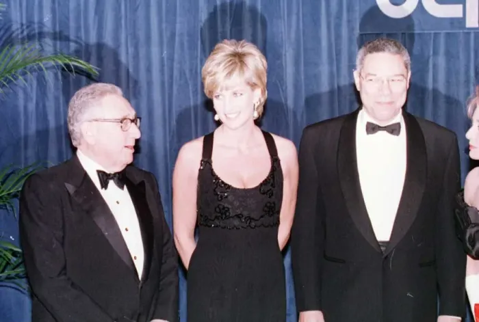 Framed Print : Diana, Princess of Wales accompanied by former US Secretary of State Henry Kissinger