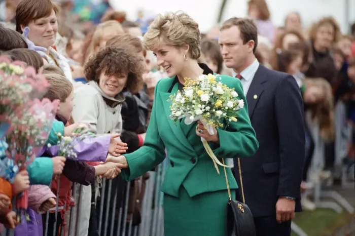Framed Print : Diana, Princess of Wales arrives to officially open the Scottish factory of the clothing