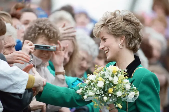 Framed Print : Diana, Princess of Wales arrives to officially open the Scottish factory of the clothing Framed Print : Diana, Princess of Wales arrives to officially open the Scottish factory of the clothing