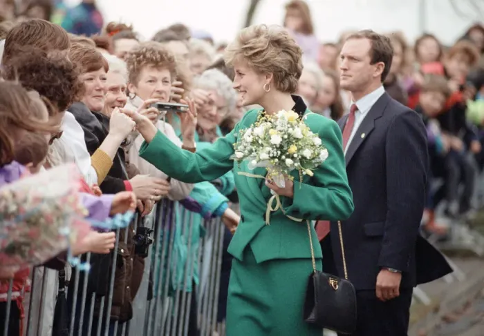 Framed Print : Diana, Princess of Wales arrives to officially open the Scottish factory of the clothing