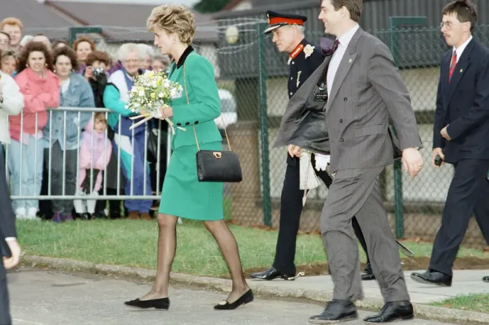 Framed Print : Diana, Princess of Wales arrives to officially open the Scottish factory of the clothing