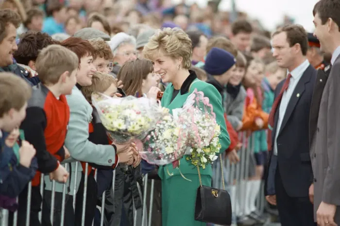 Framed Print : Diana, Princess of Wales arrives to officially open the Scottish factory of the clothing
